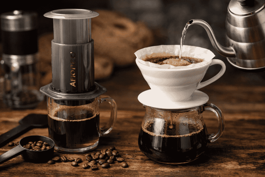 Jaký je rozdíl mezi Aeropress a V60?